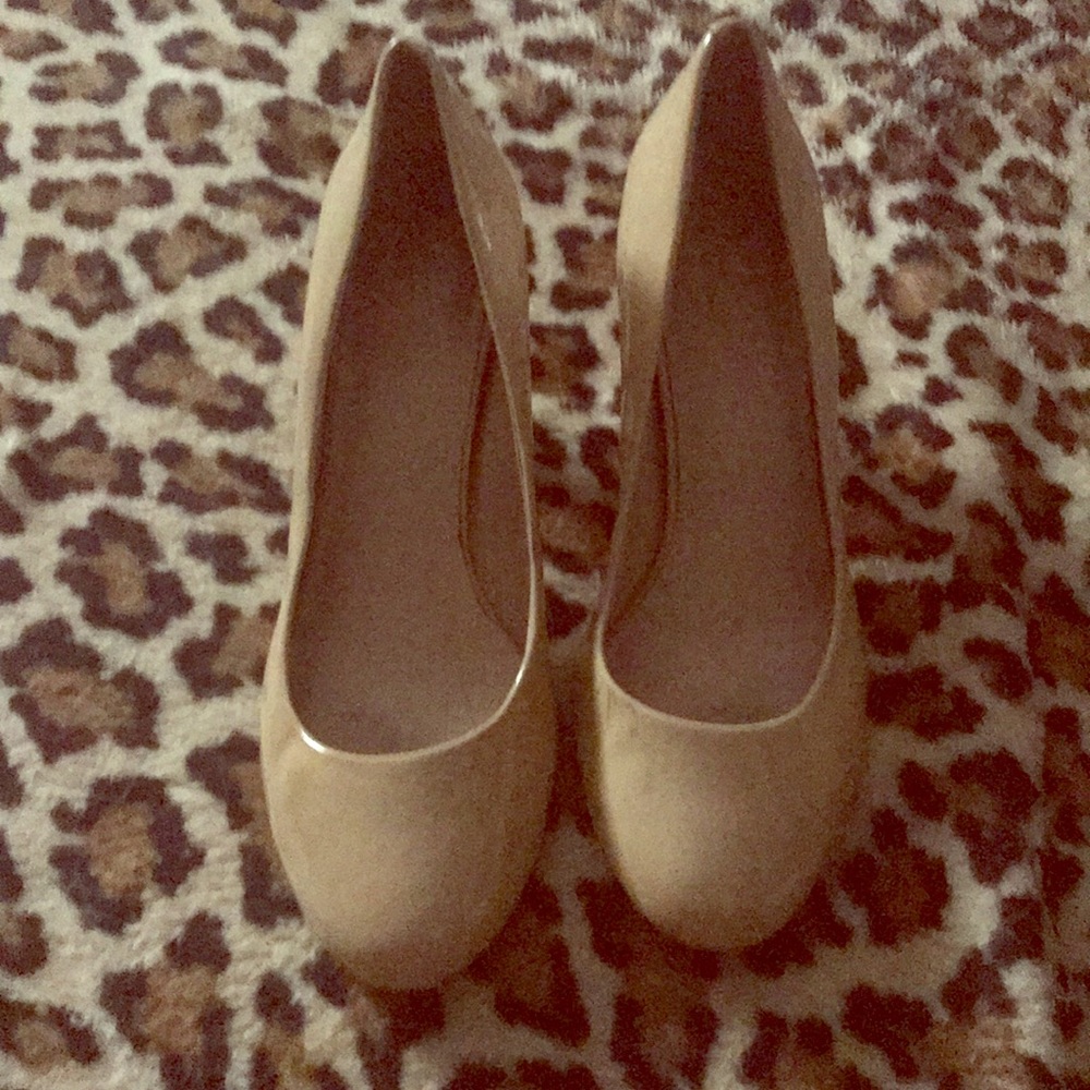 COLE HANN I/2 B NUDE HEELS